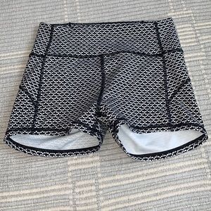 Lululemon crop spandex shorts sz 6